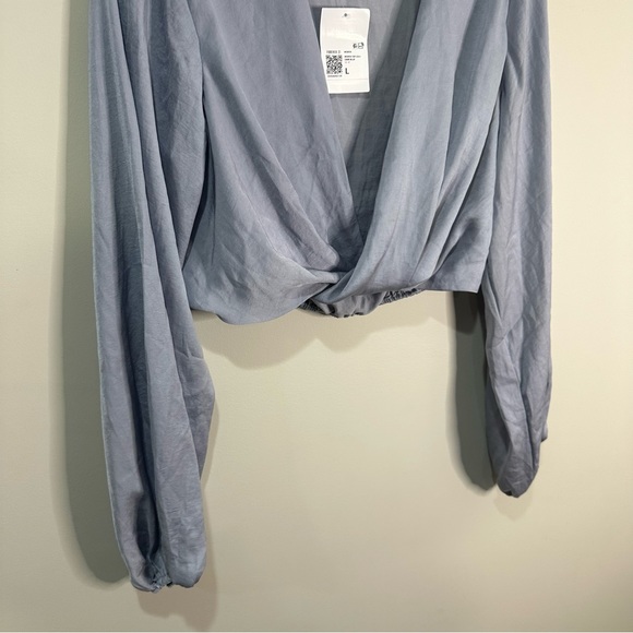 Silky Blue low cut cropped blouse long sleeve - Picture 5 of 7